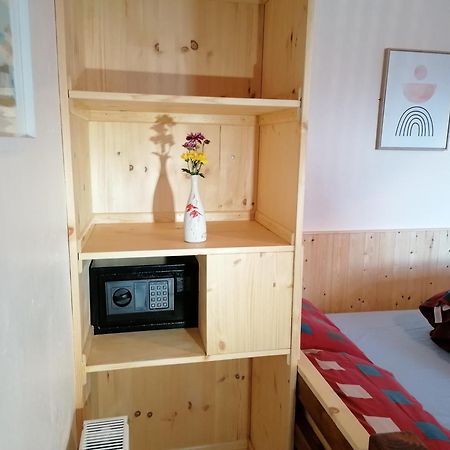 Aille River Tourist Hostel And Camping Doolin Rom bilde