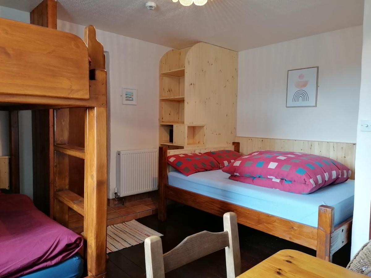 Aille River Tourist Hostel And Camping Doolin Eksteriør bilde