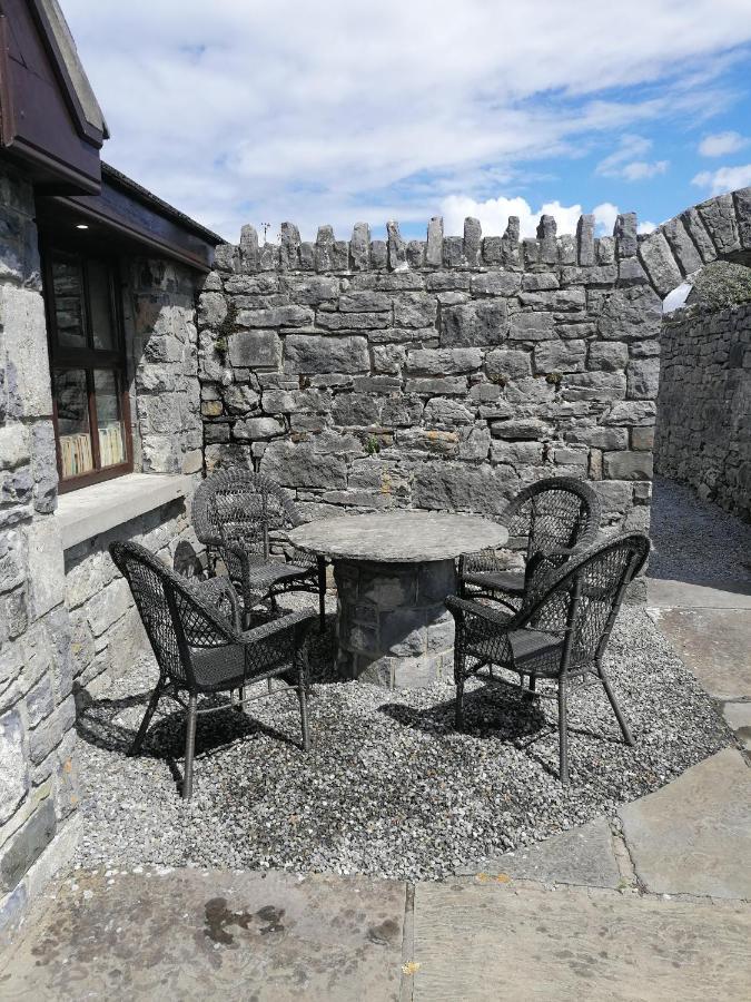Aille River Tourist Hostel And Camping Doolin Eksteriør bilde