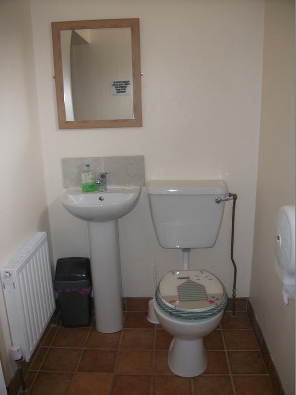 Aille River Tourist Hostel And Camping Doolin Rom bilde