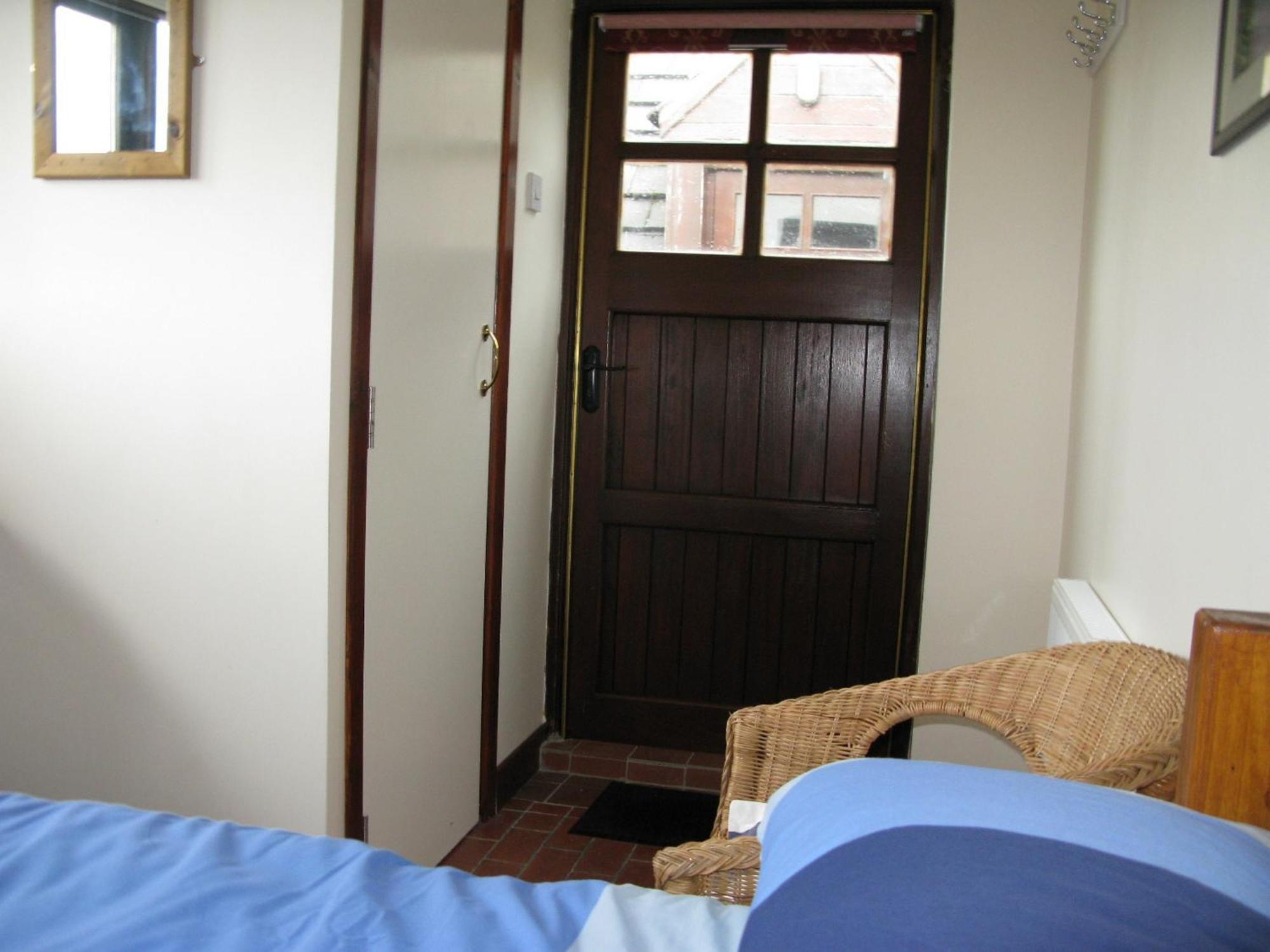 Aille River Tourist Hostel And Camping Doolin Rom bilde