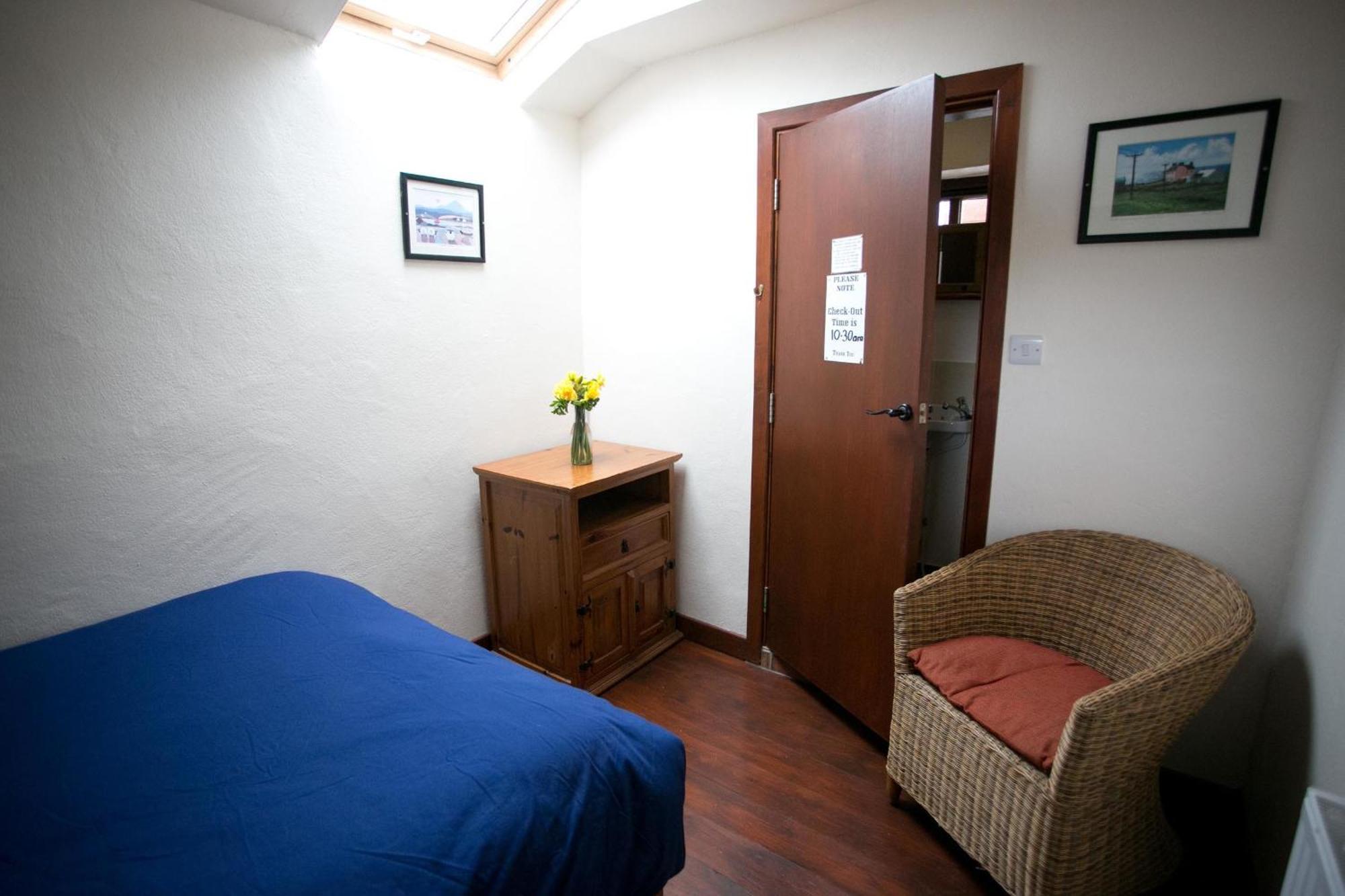 Aille River Tourist Hostel And Camping Doolin Rom bilde
