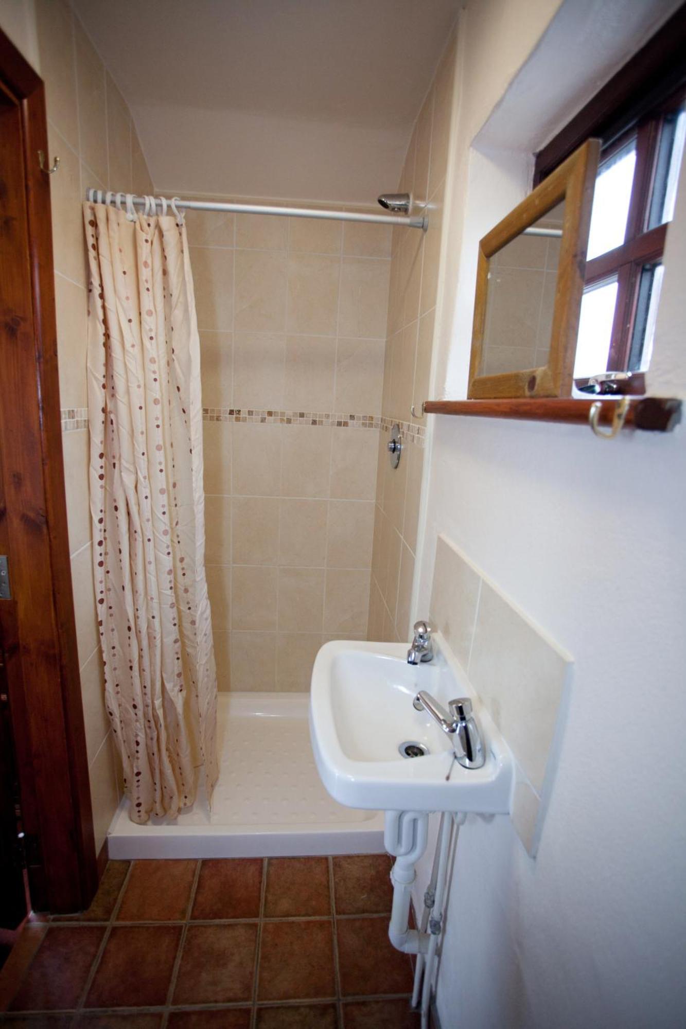 Aille River Tourist Hostel And Camping Doolin Rom bilde