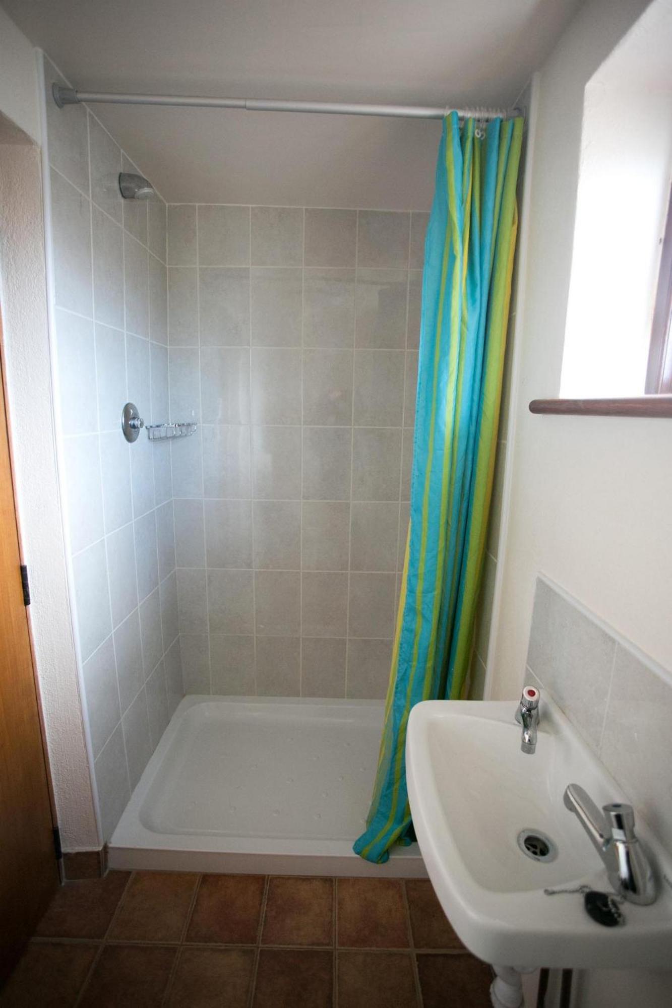 Aille River Tourist Hostel And Camping Doolin Rom bilde