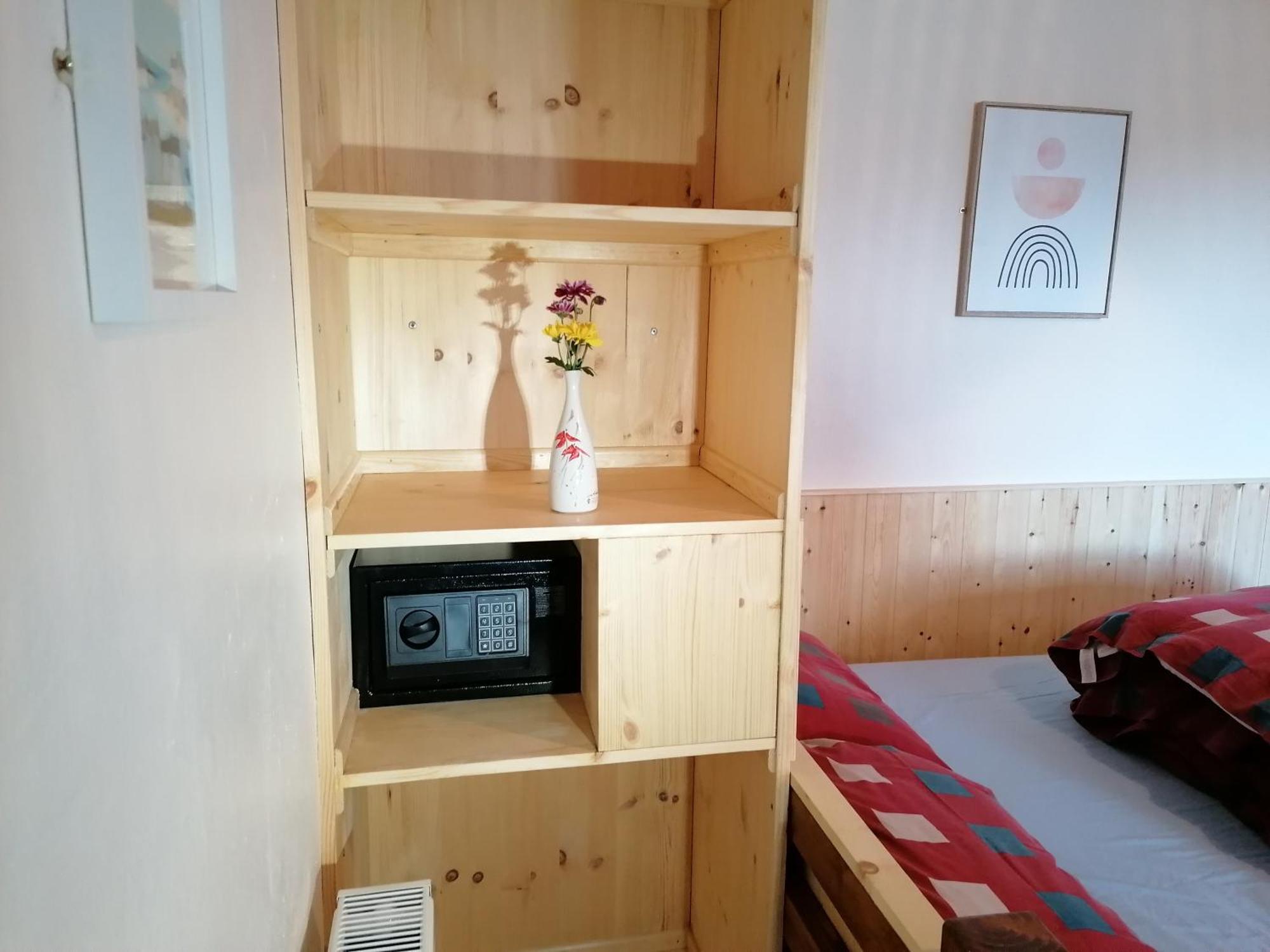 Aille River Tourist Hostel And Camping Doolin Rom bilde