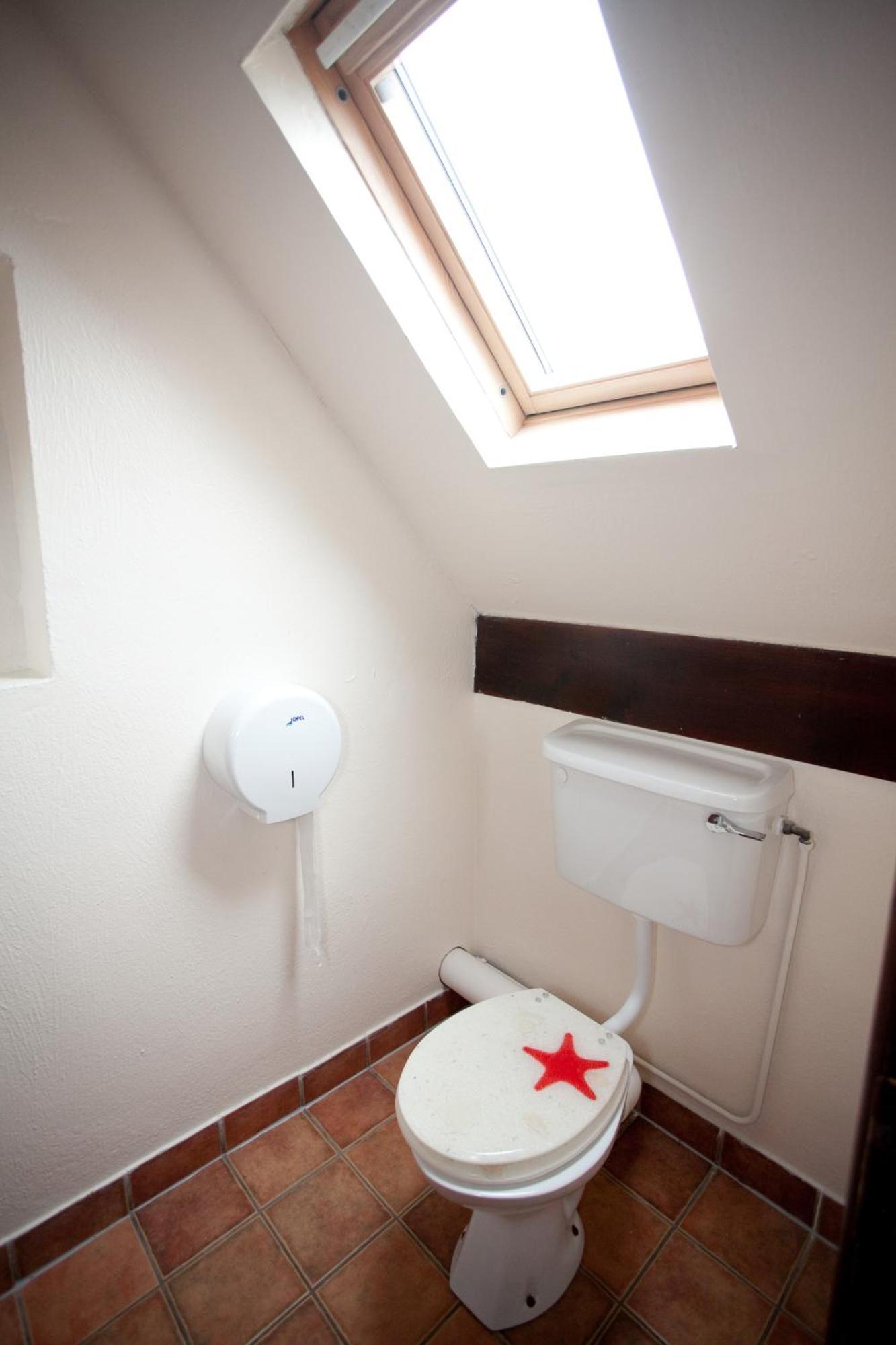 Aille River Tourist Hostel And Camping Doolin Rom bilde