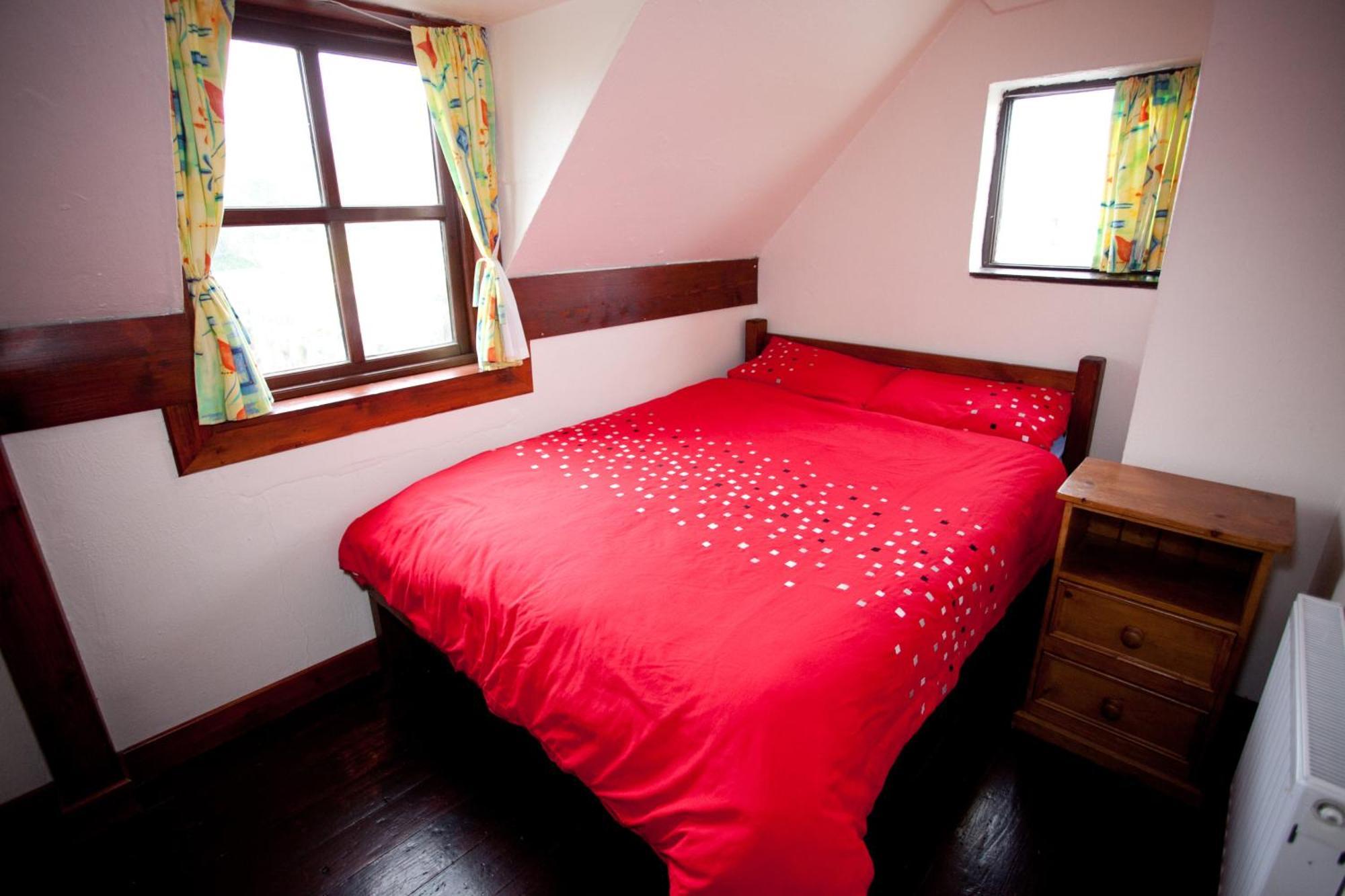 Aille River Tourist Hostel And Camping Doolin Rom bilde