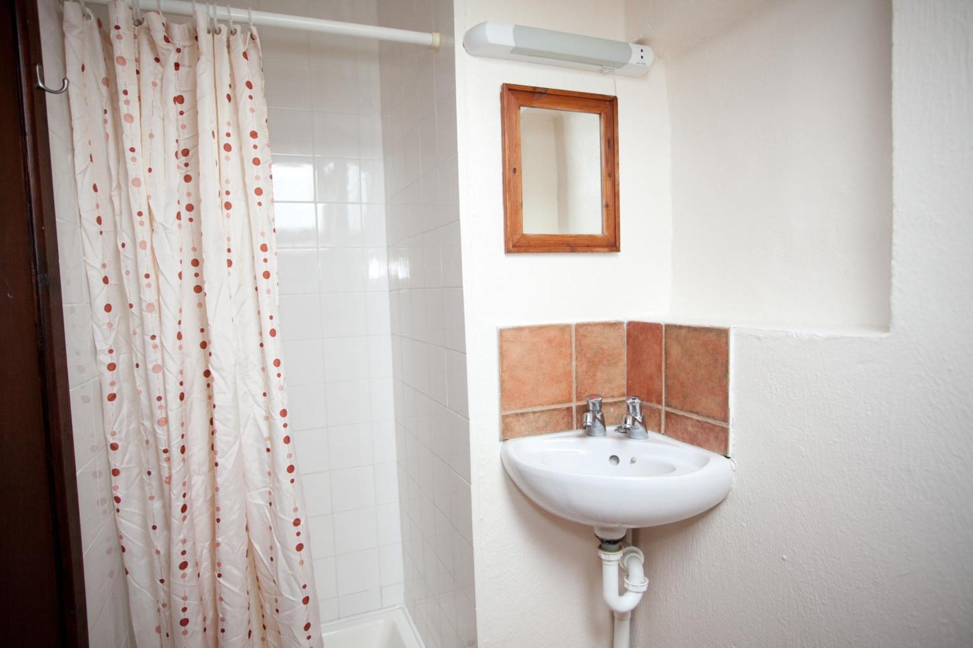 Aille River Tourist Hostel And Camping Doolin Rom bilde