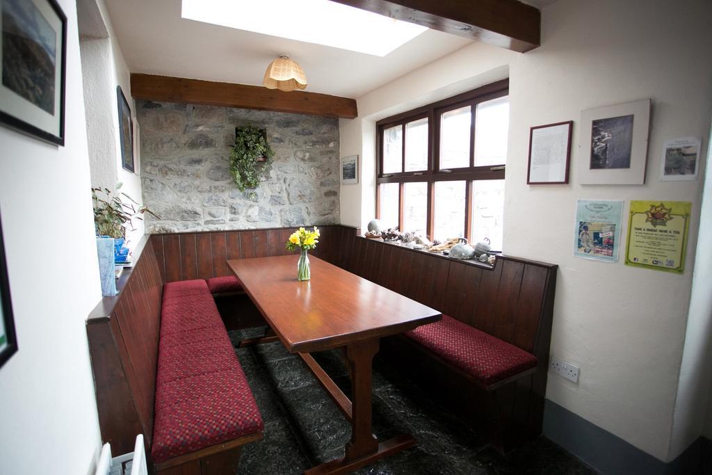 Aille River Tourist Hostel And Camping Doolin Eksteriør bilde