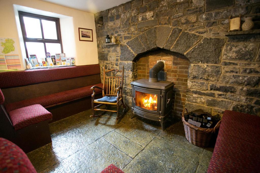 Aille River Tourist Hostel And Camping Doolin Eksteriør bilde