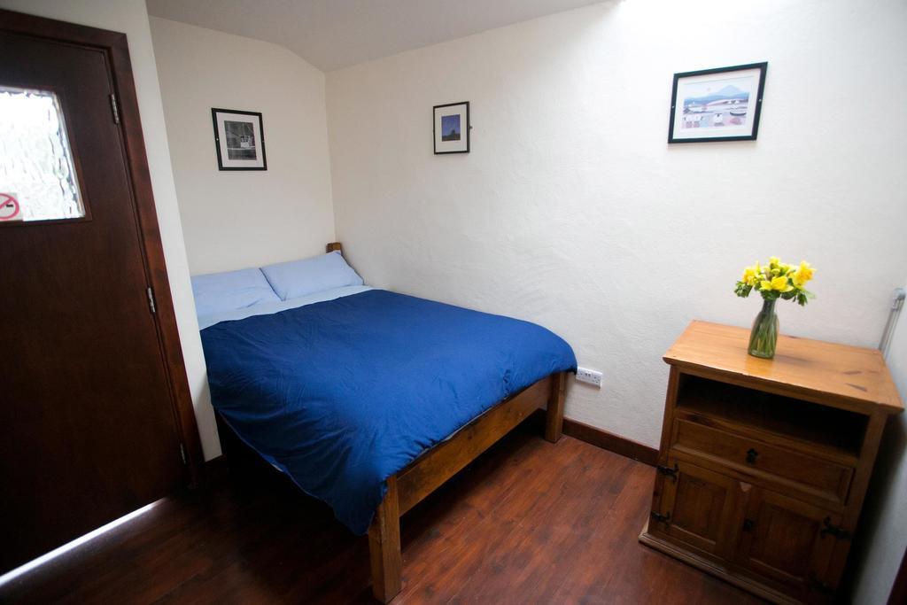 Aille River Tourist Hostel And Camping Doolin Rom bilde