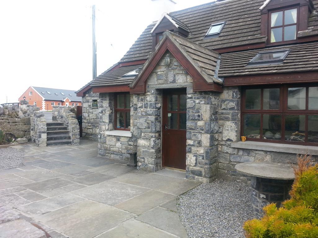 Aille River Tourist Hostel And Camping Doolin Eksteriør bilde