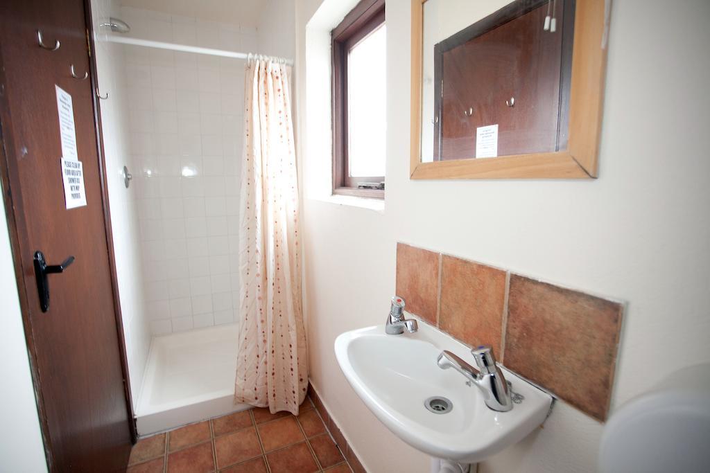 Aille River Tourist Hostel And Camping Doolin Rom bilde
