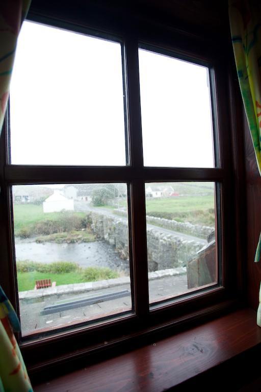 Aille River Tourist Hostel And Camping Doolin Rom bilde