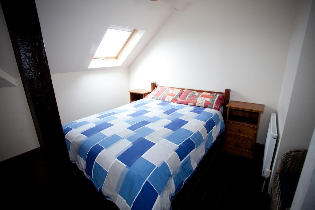 Aille River Tourist Hostel And Camping Doolin Rom bilde