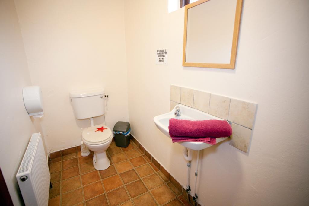 Aille River Tourist Hostel And Camping Doolin Rom bilde