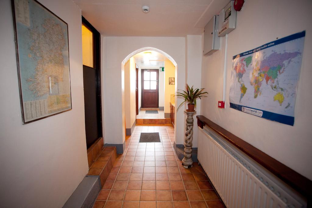 Aille River Tourist Hostel And Camping Doolin Eksteriør bilde
