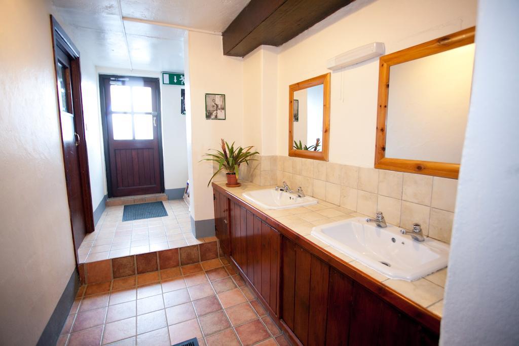 Aille River Tourist Hostel And Camping Doolin Eksteriør bilde