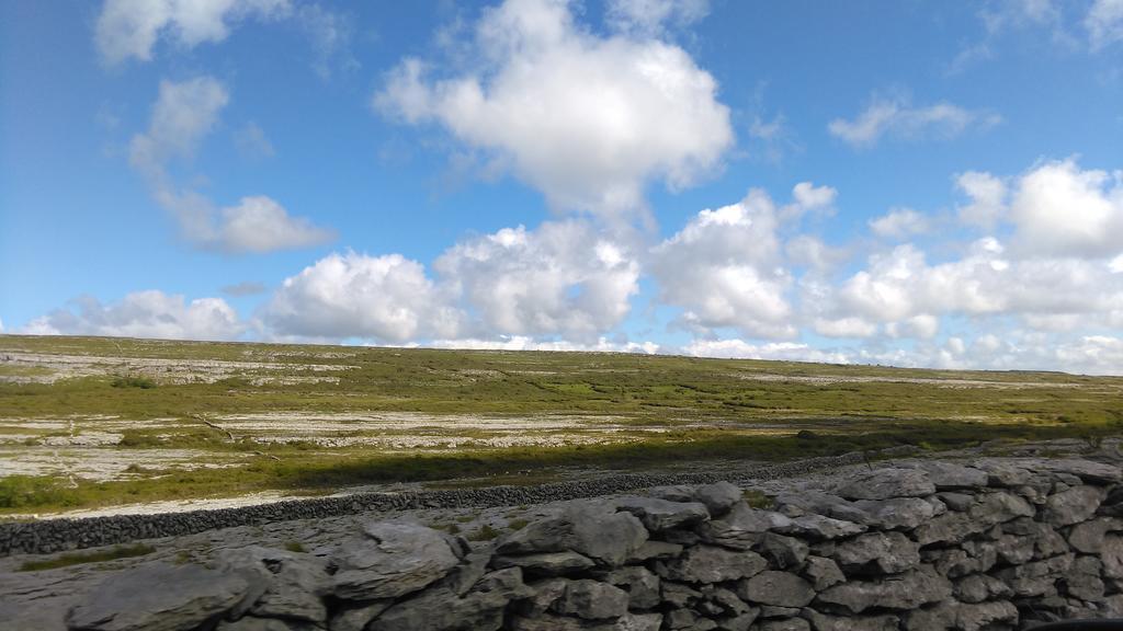 Aille River Tourist Hostel And Camping Doolin Eksteriør bilde