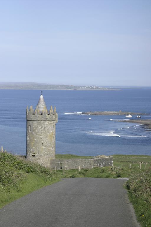 Aille River Tourist Hostel And Camping Doolin Eksteriør bilde