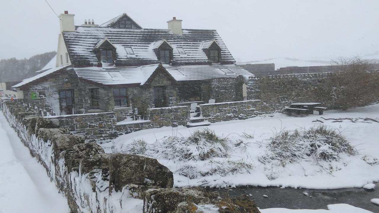 Aille River Tourist Hostel And Camping Doolin Eksteriør bilde